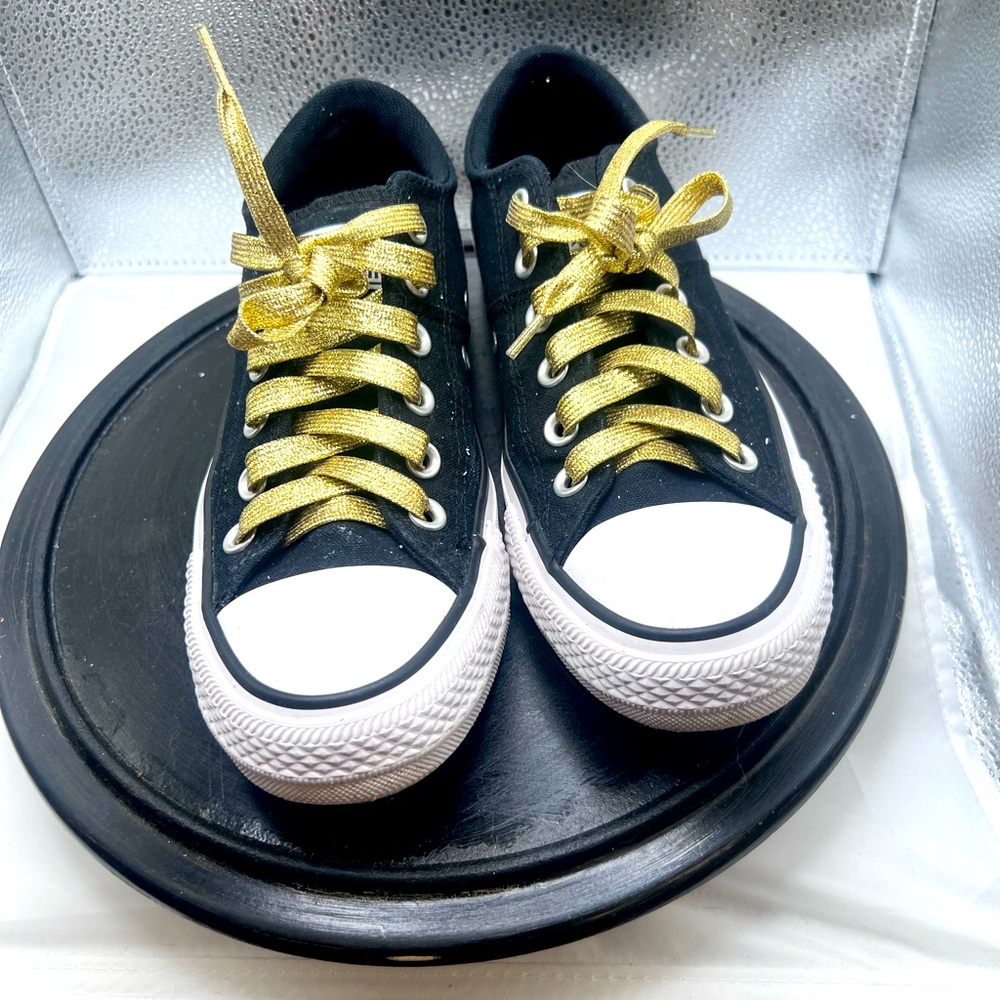 Black low top Chuck Taylor Converse